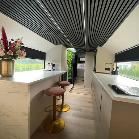 Bed&bus Met Dakterras Kamp alanı Rucphen