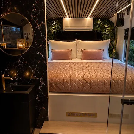 Bed&bus Met Dakterras Kemping *