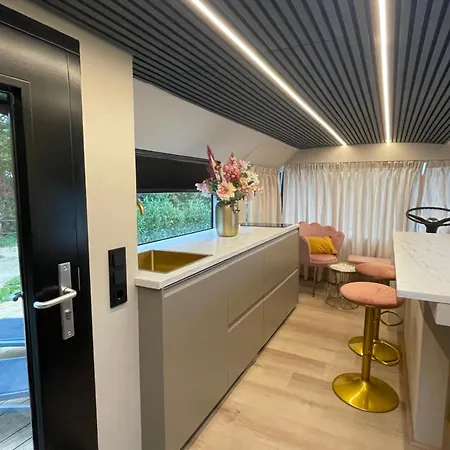 Bed&bus Met Dakterras Rucphen